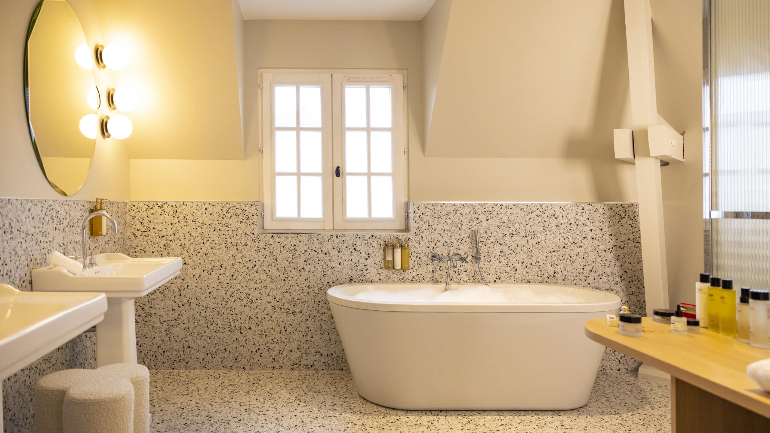 Champagne Briqueterie bathroom