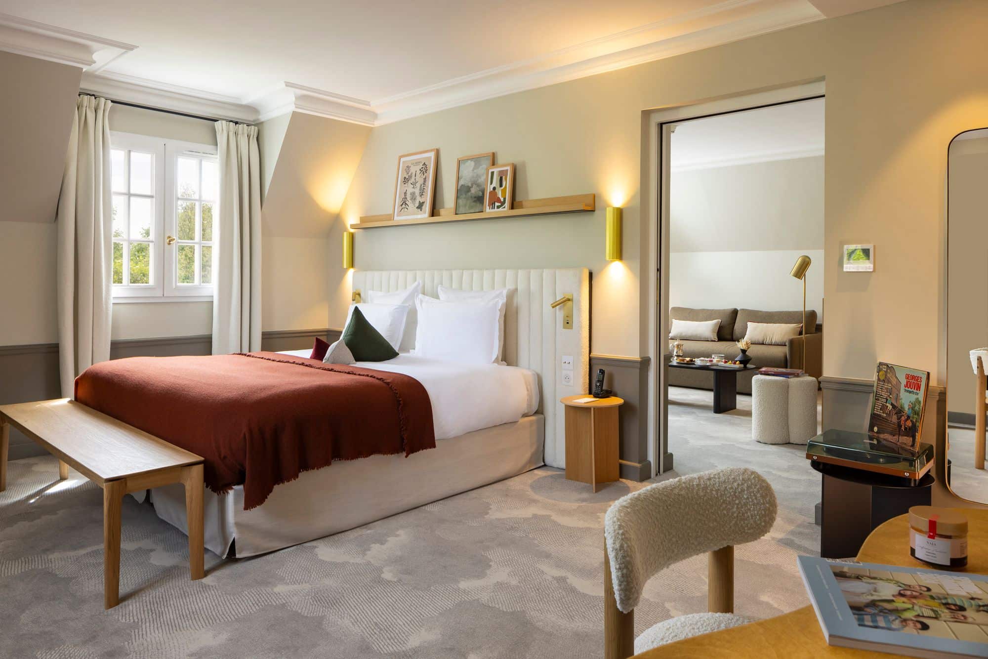 Champagne Briqueterie suite bedroom