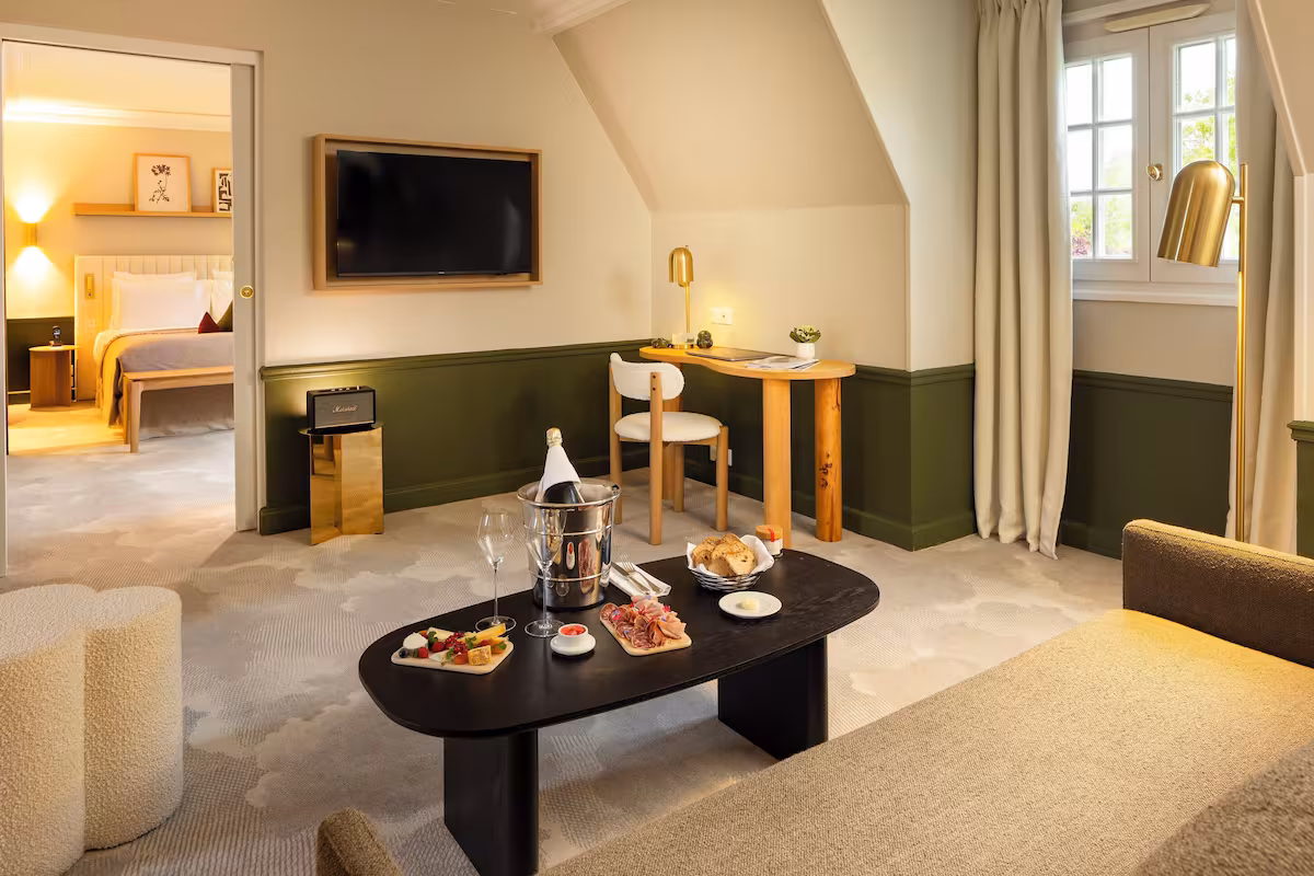 Champagne Briqueterie suite lounge