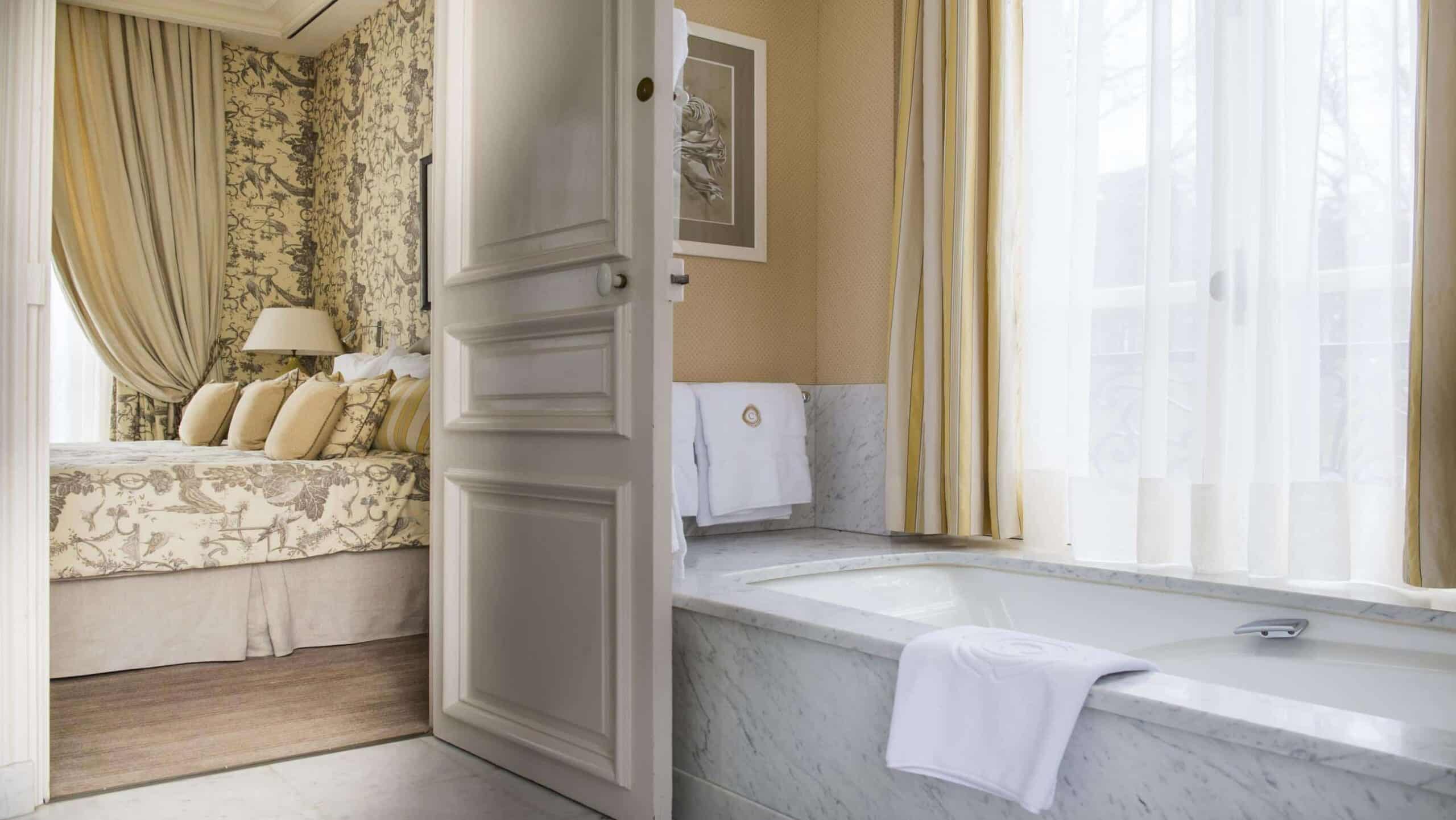 Champagne Les Crayères Reims bathroom