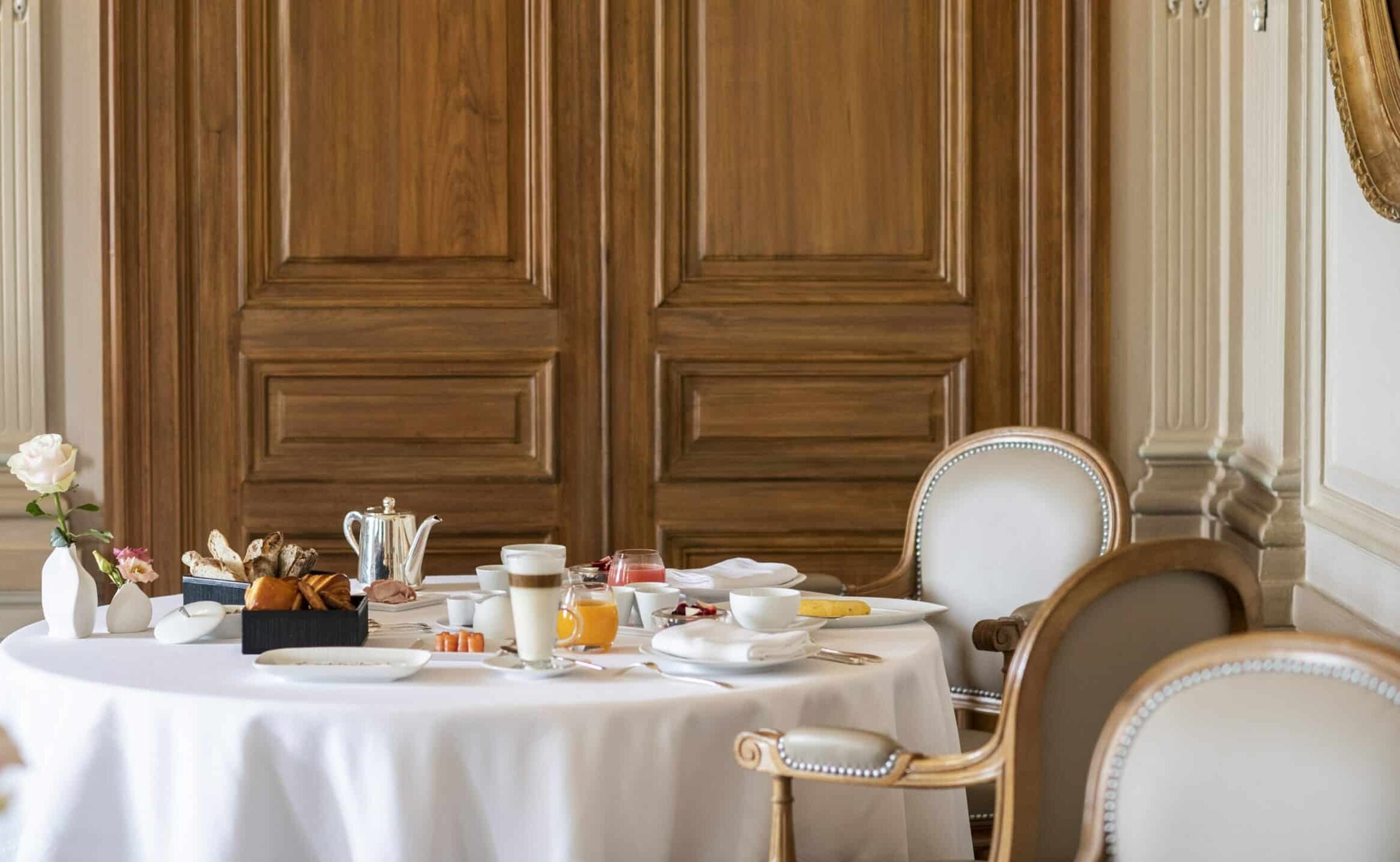 Champagne Les Crayères Reims breakfast