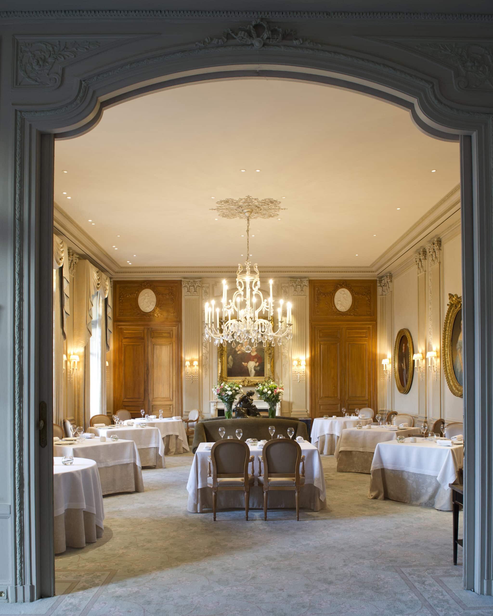 Champagne Les Crayères Reims restaurant's main room
