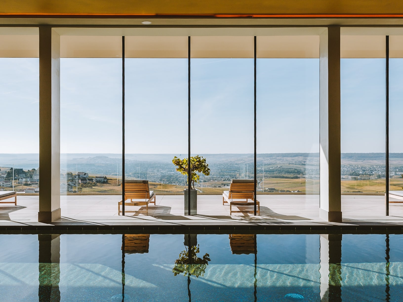 Champagne Royal Champagne interior pool