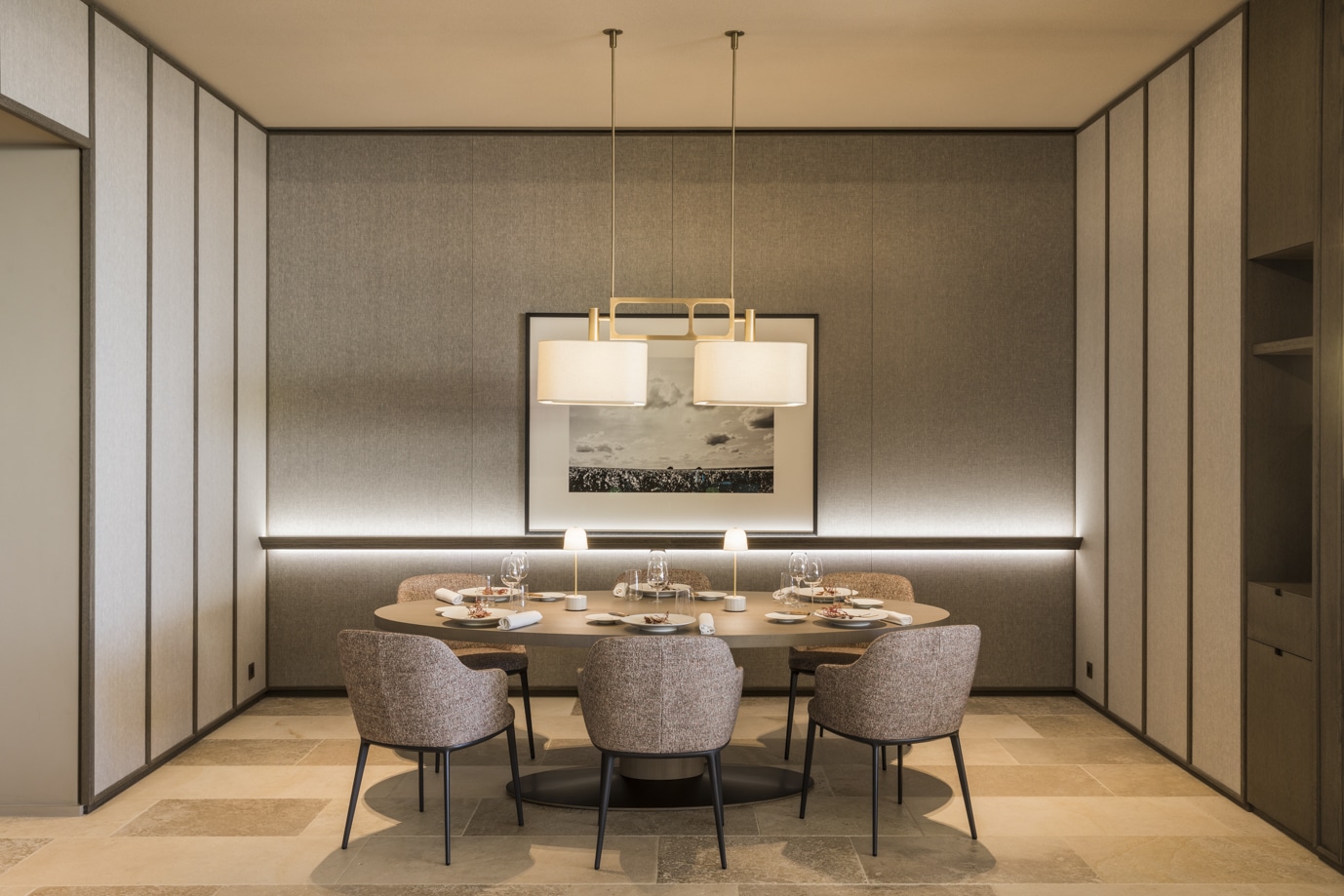 French Flair Bordeaux and surroundings Chateau Troplong Mondot restaurant table©romainRicard