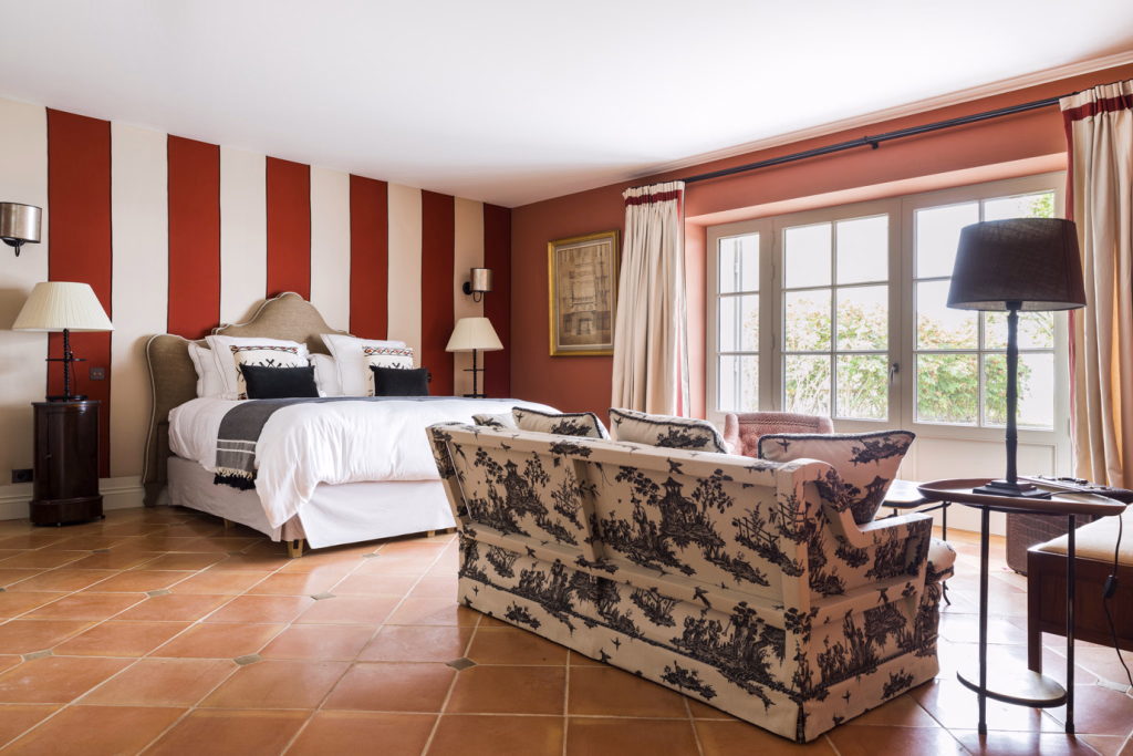 French Flair Bordeaux and surroundings Chateau Troplong Mondot suite ©Romain Ricard