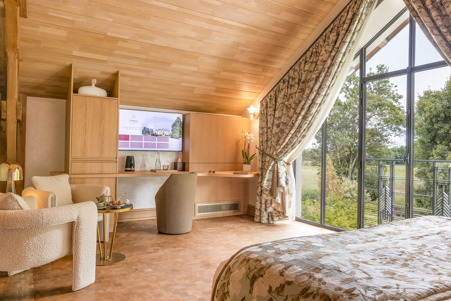 French Flair Bordeaux and surroundings La Nauve bedroom and view