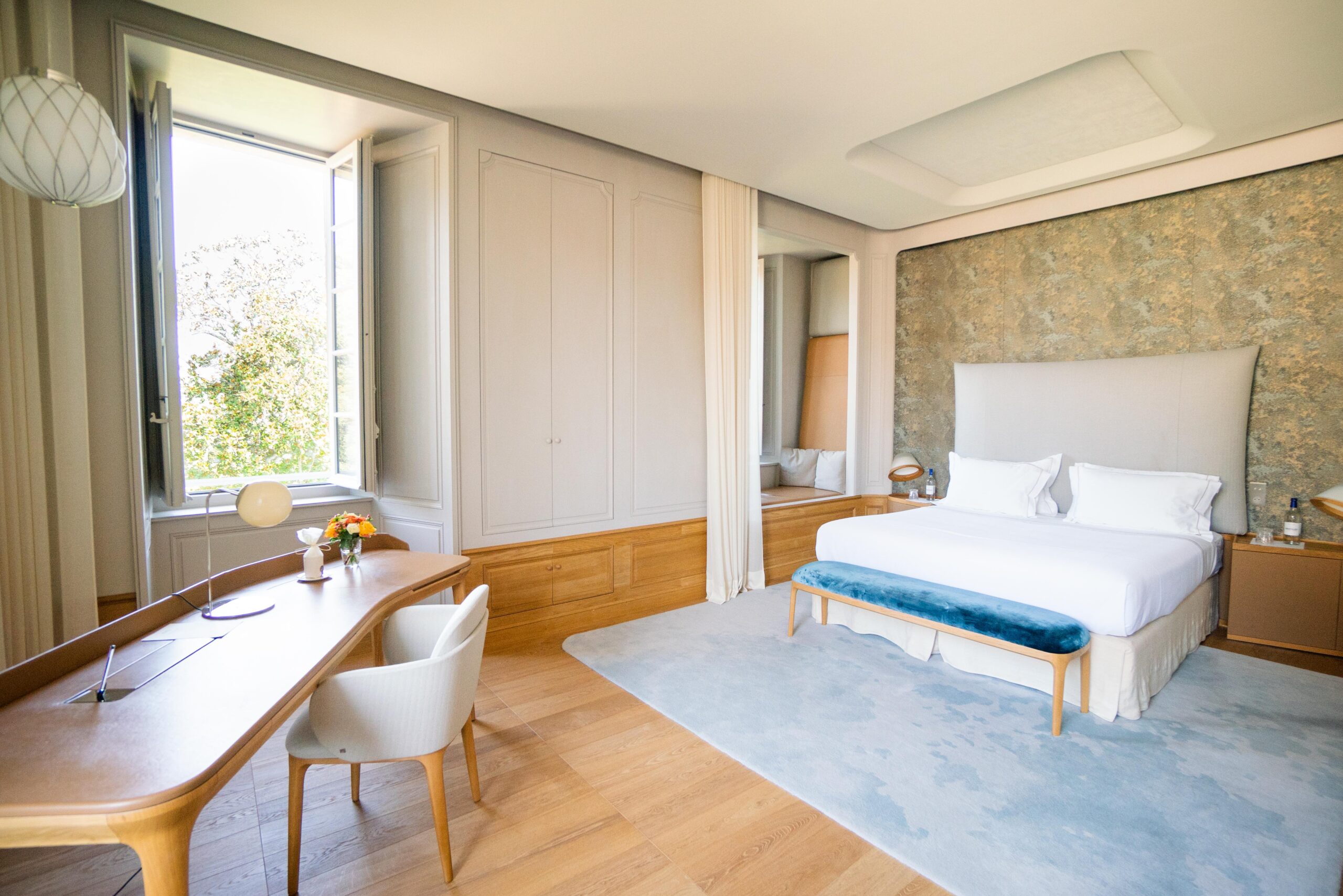 French Flair Bordeaux and surroundings Park room bedroom Château de Ferrand ©Adrien Viller
