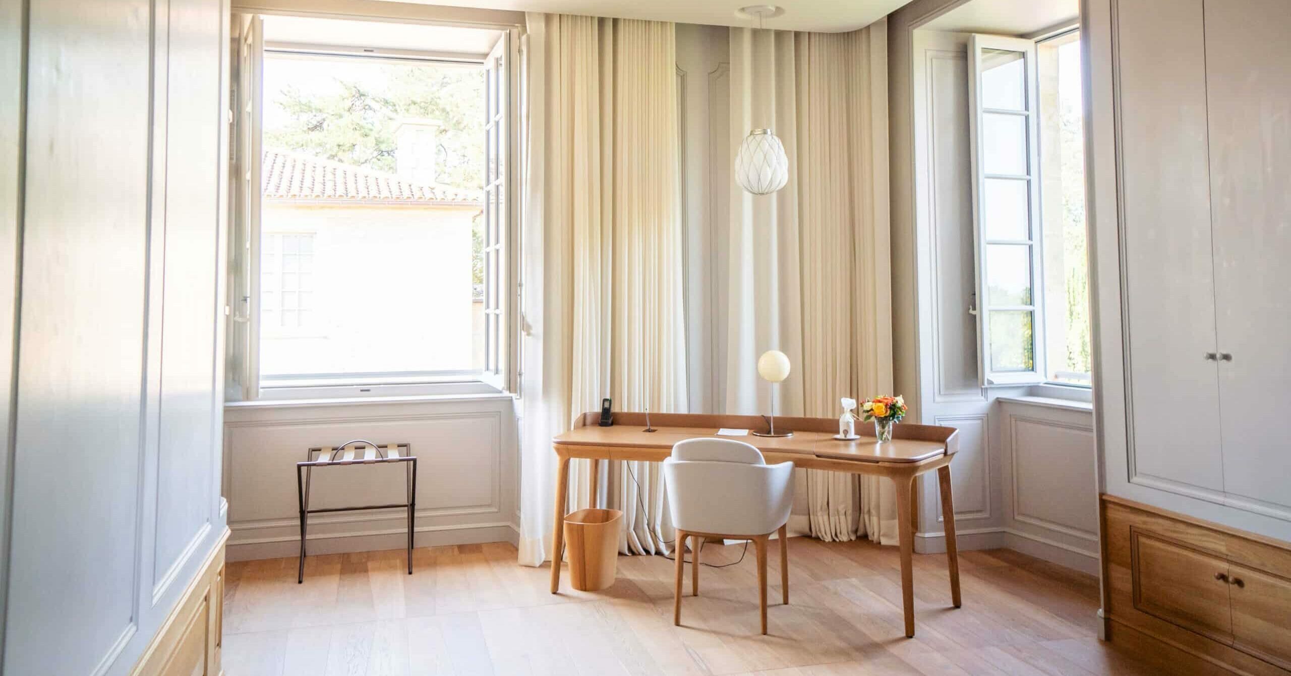 French Flair Bordeaux and surroundings Park room desk Château de Ferrand©Adrien Viller