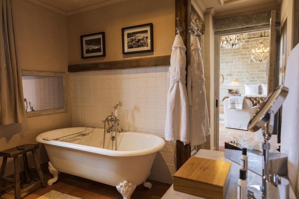 French Flair Corsica domaine de murtoli bathroom