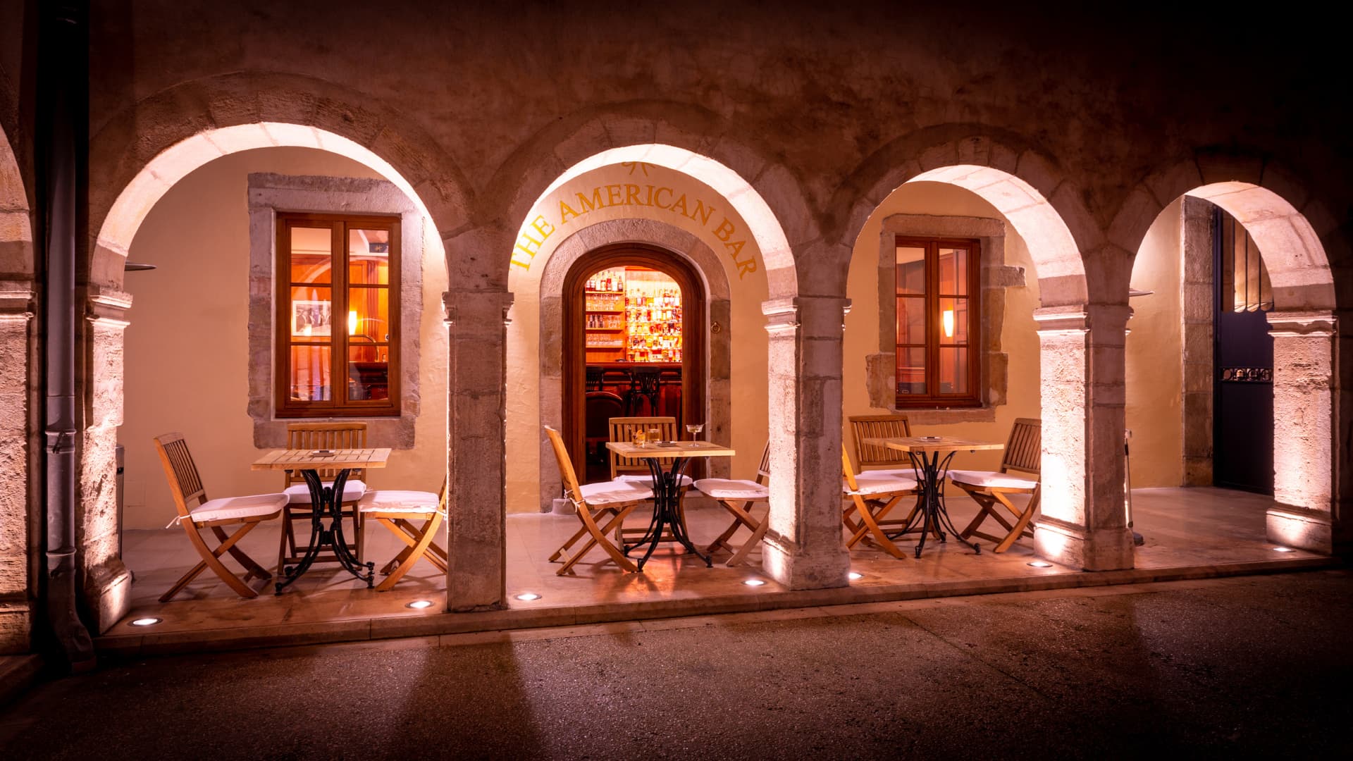 French Flair Burgundy Hotel de Beaune The American Bar