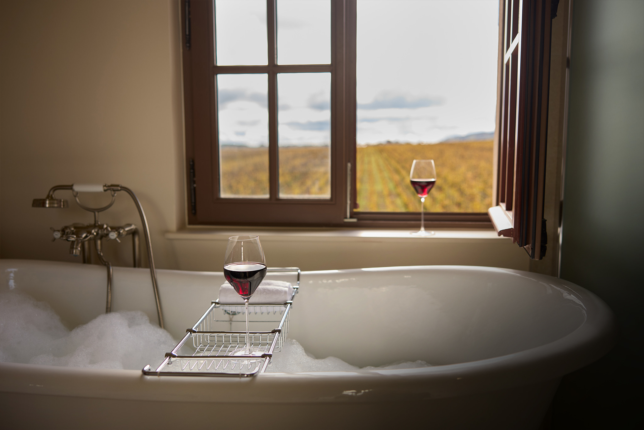 French Flair Burgundy La Folie de Vougeot Bathroom