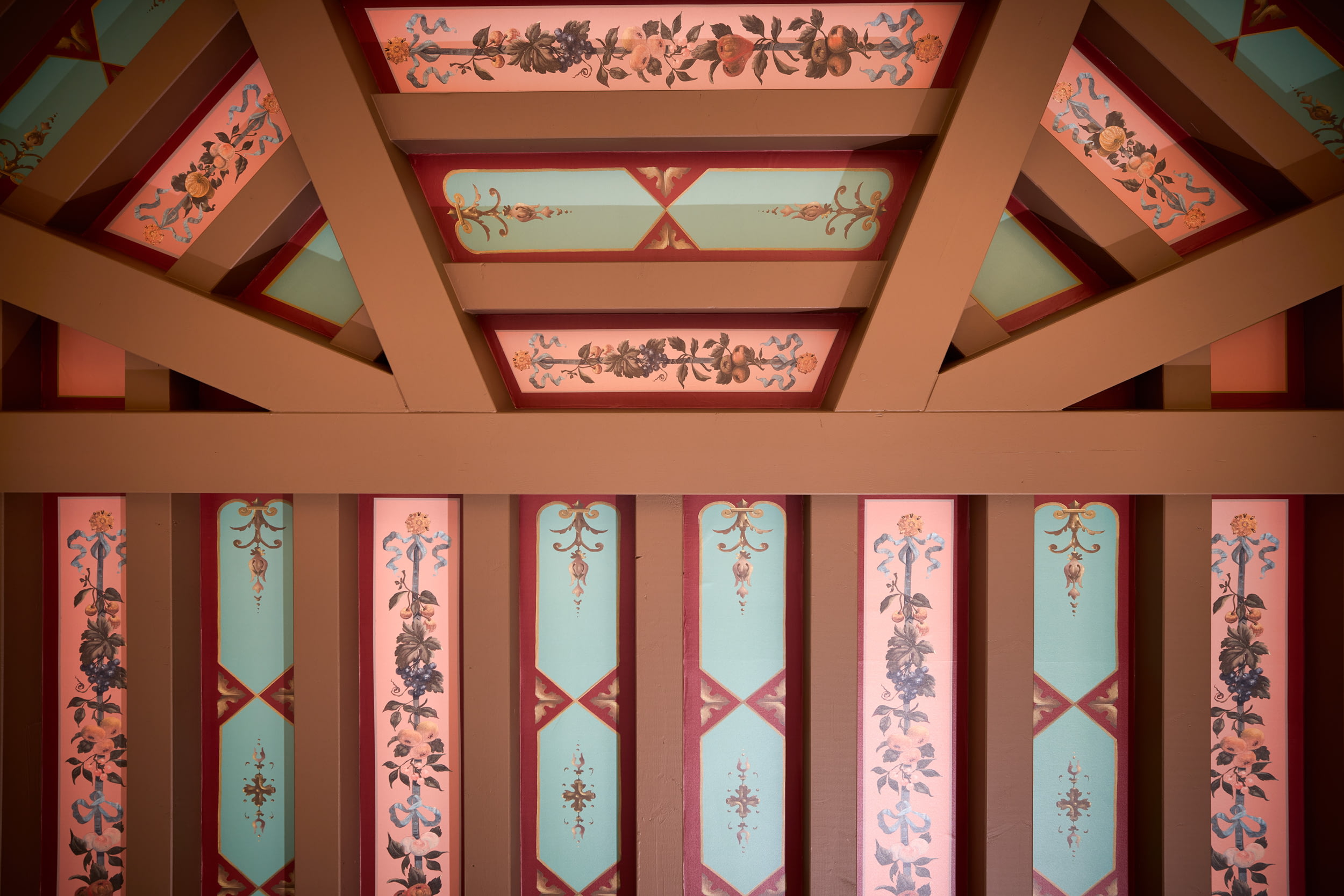French Flair Burgundy La Folie de Vougeot Interior Decor