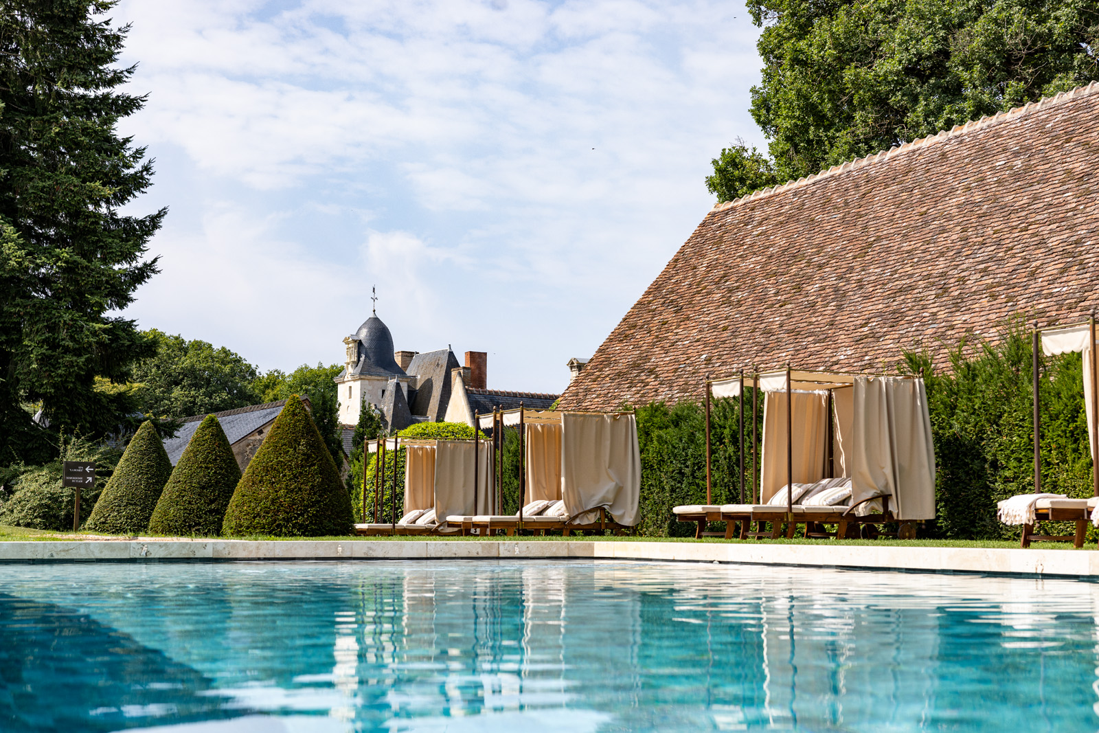 French Flair Loire Valley Château Louise de La Vallière swimmingpool