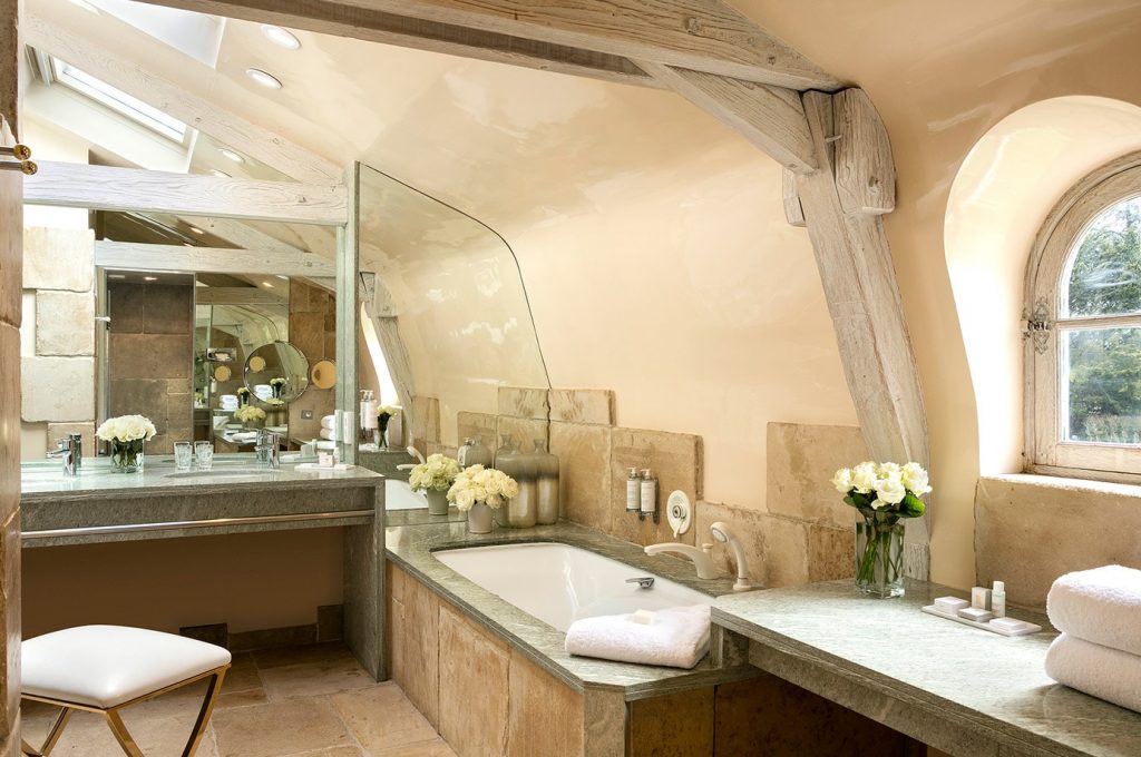 French Flair Loire Valley Les Hauts de Loire bathroom