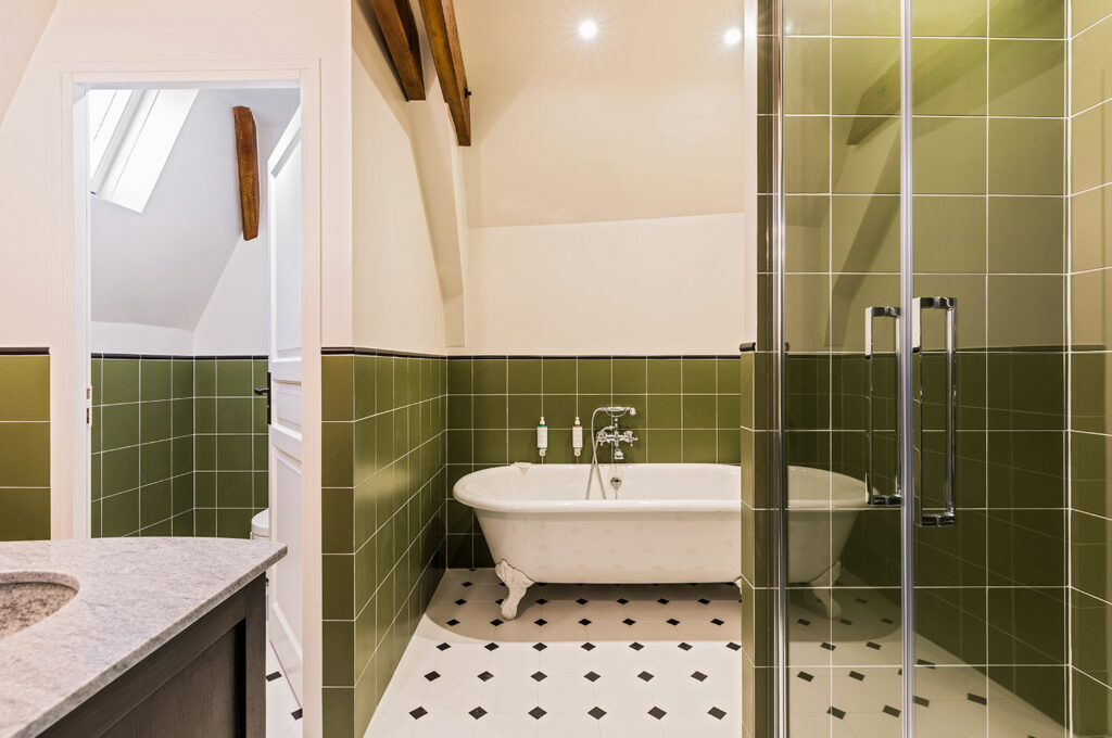 French Flair Loire Valley Les Hauts de Loire bathtub
