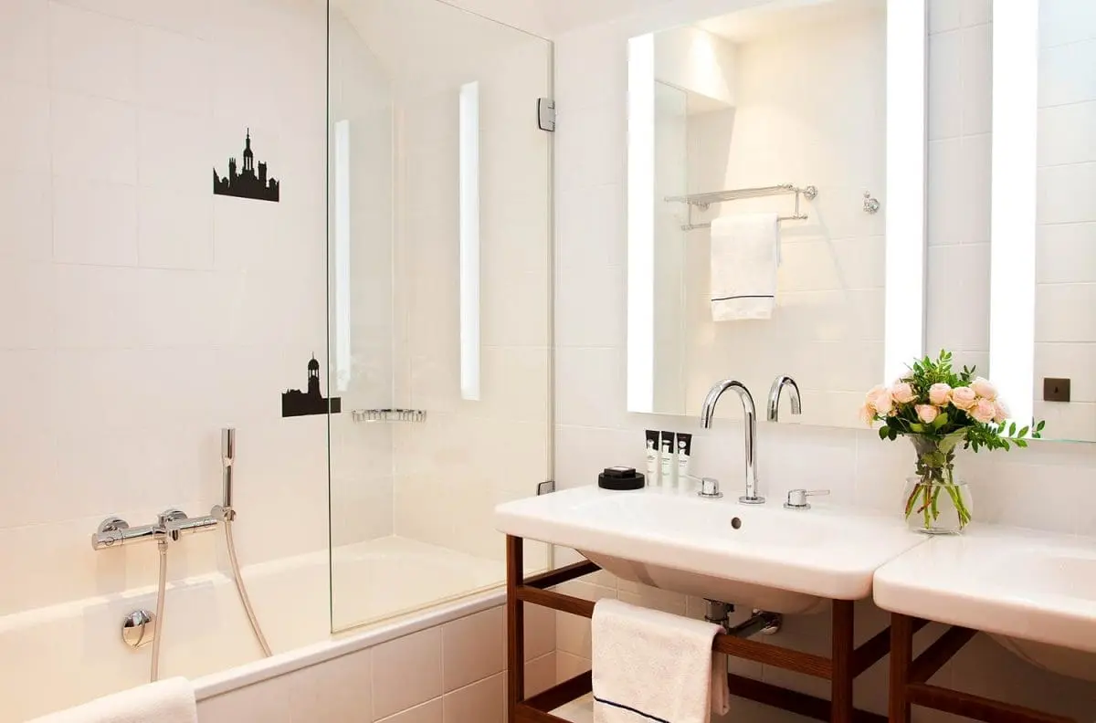 French Flair Loire Valley Relais de Chambord junor suite bathroom