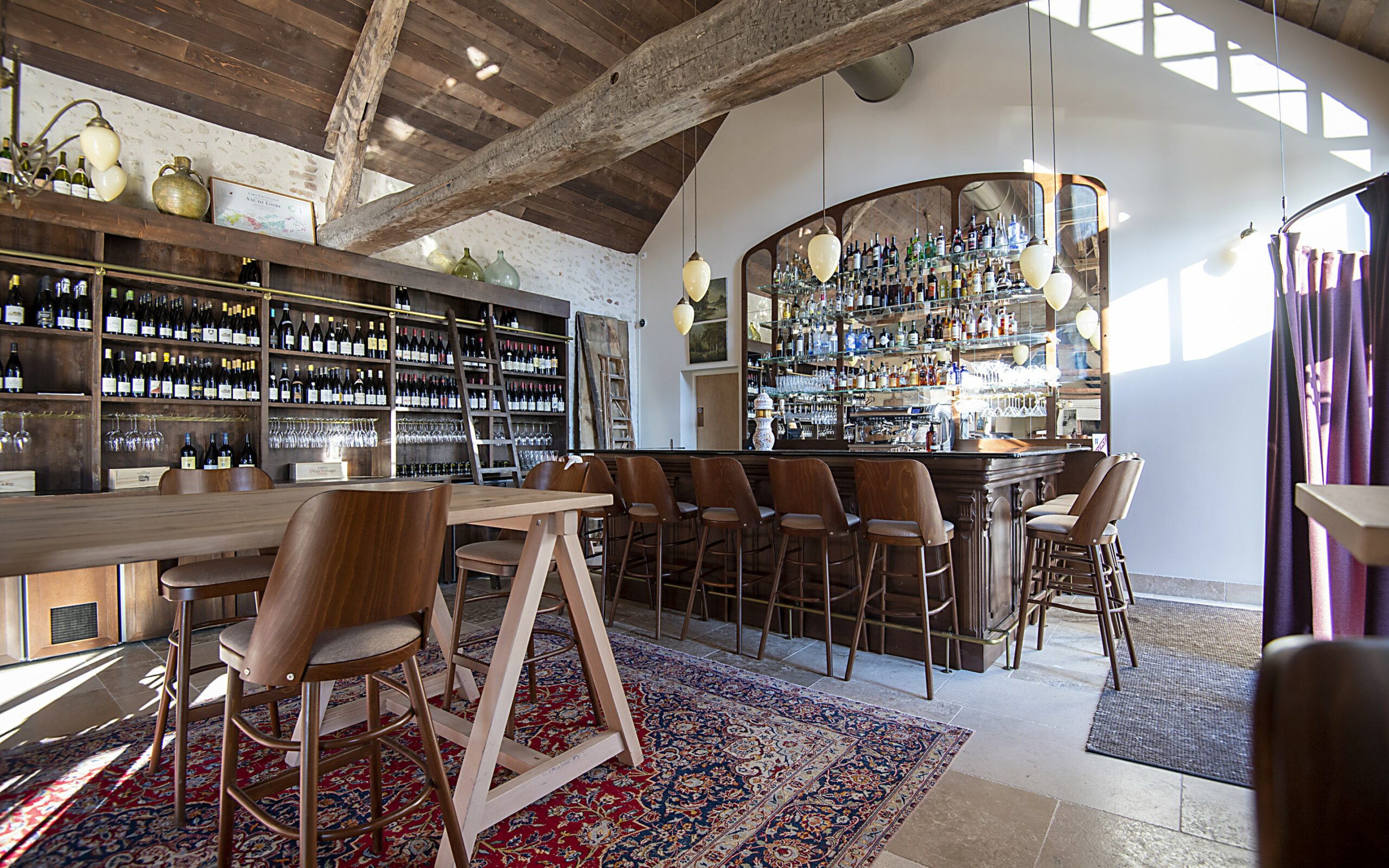 French Flair Loire Valley Sources de Cheverny bar