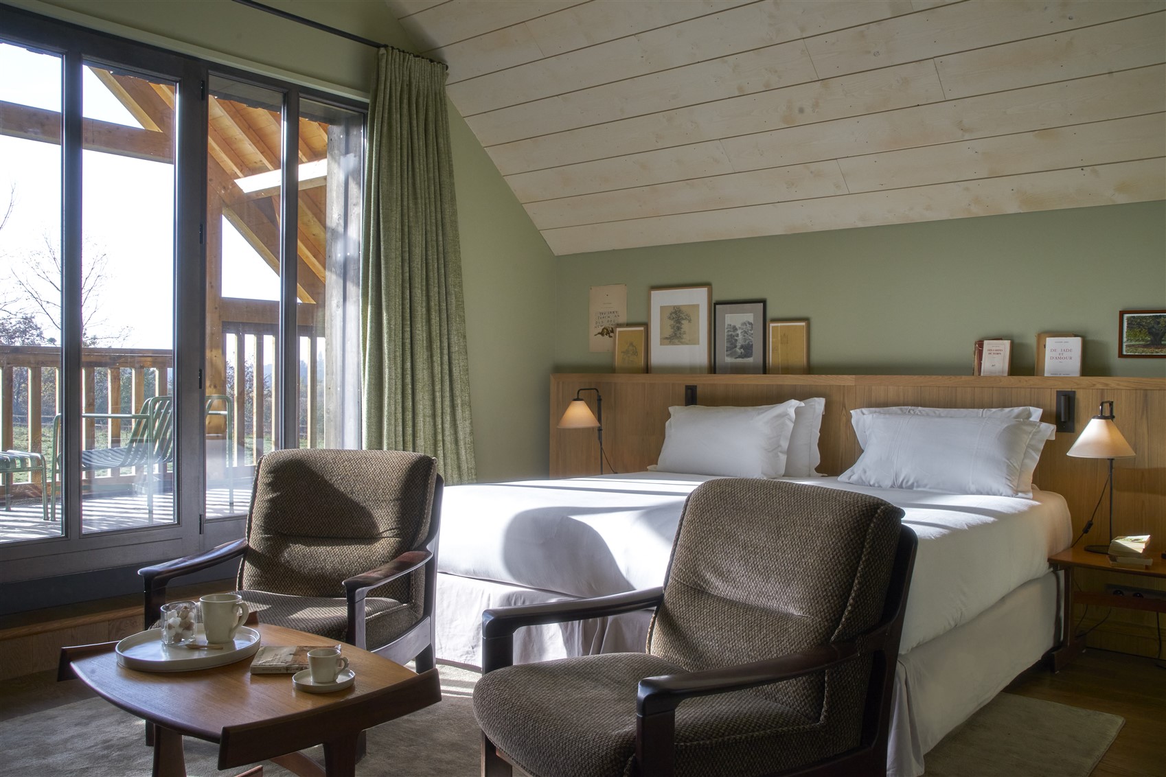 French Flair Loire Valley Sources de Cheverny bedroom and terrace