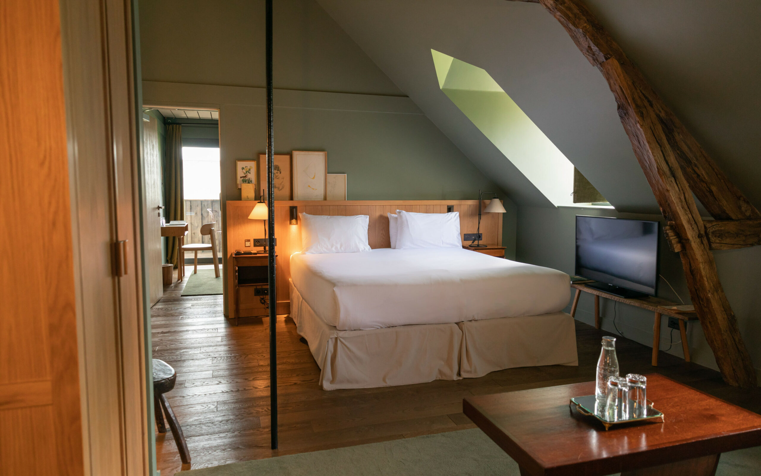 French Flair Loire Valley Sources de Cheverny suite bedroom