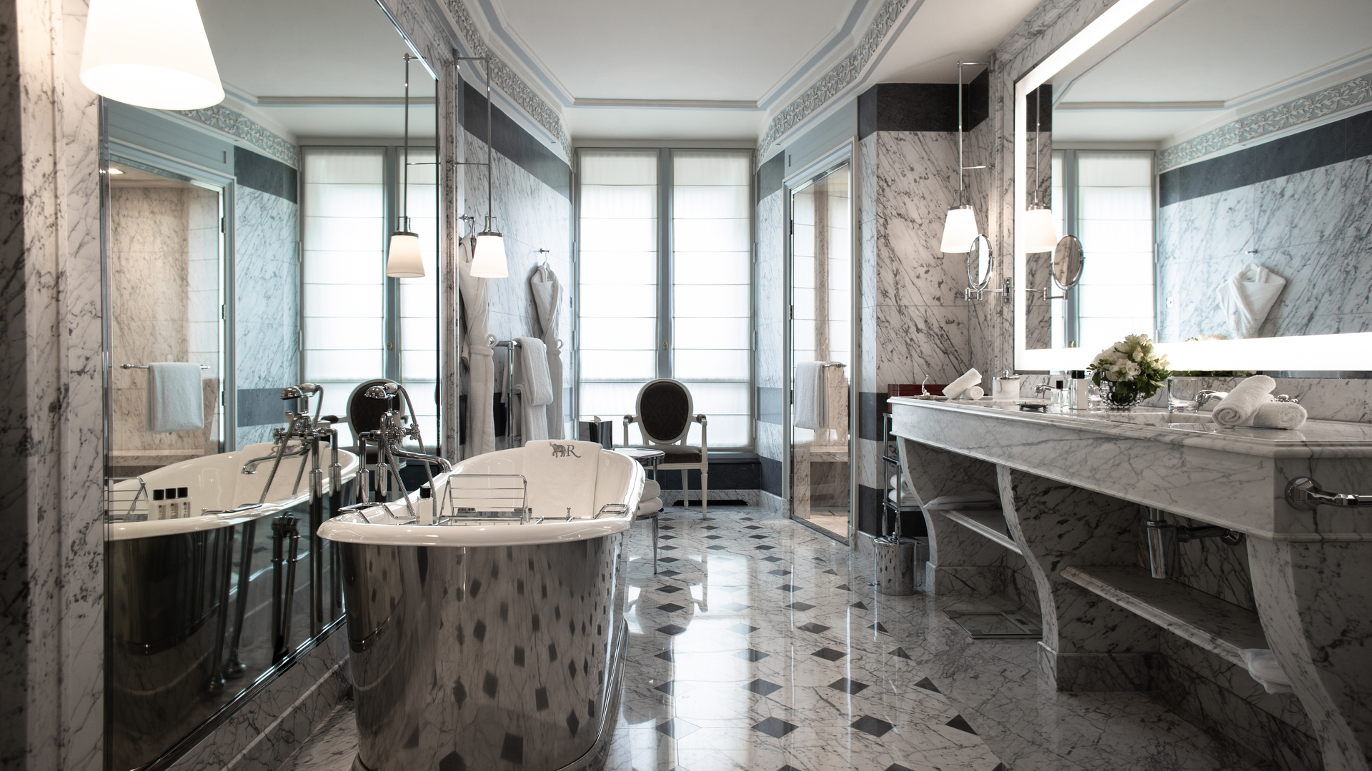 French Flair Paris and surroundings La Reserve Paris bathroom overview