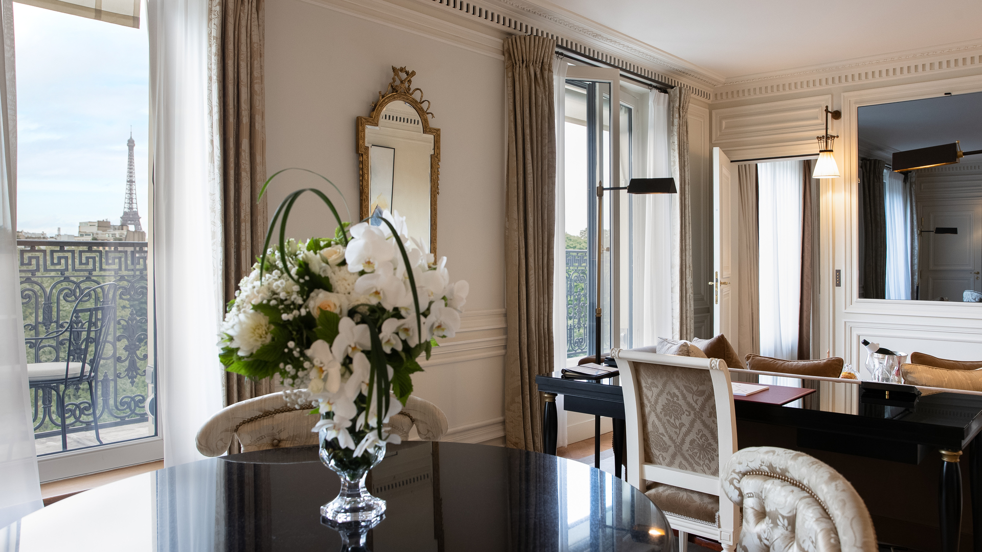 French Flair Paris and surroundings La Reserve Paris eiffel suite