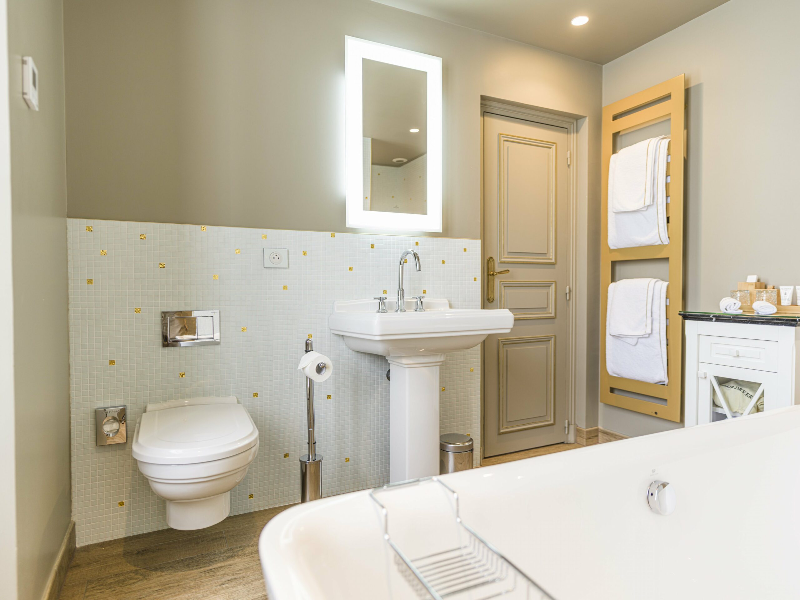 French Flair Normandy Château d Audrieu bathroom